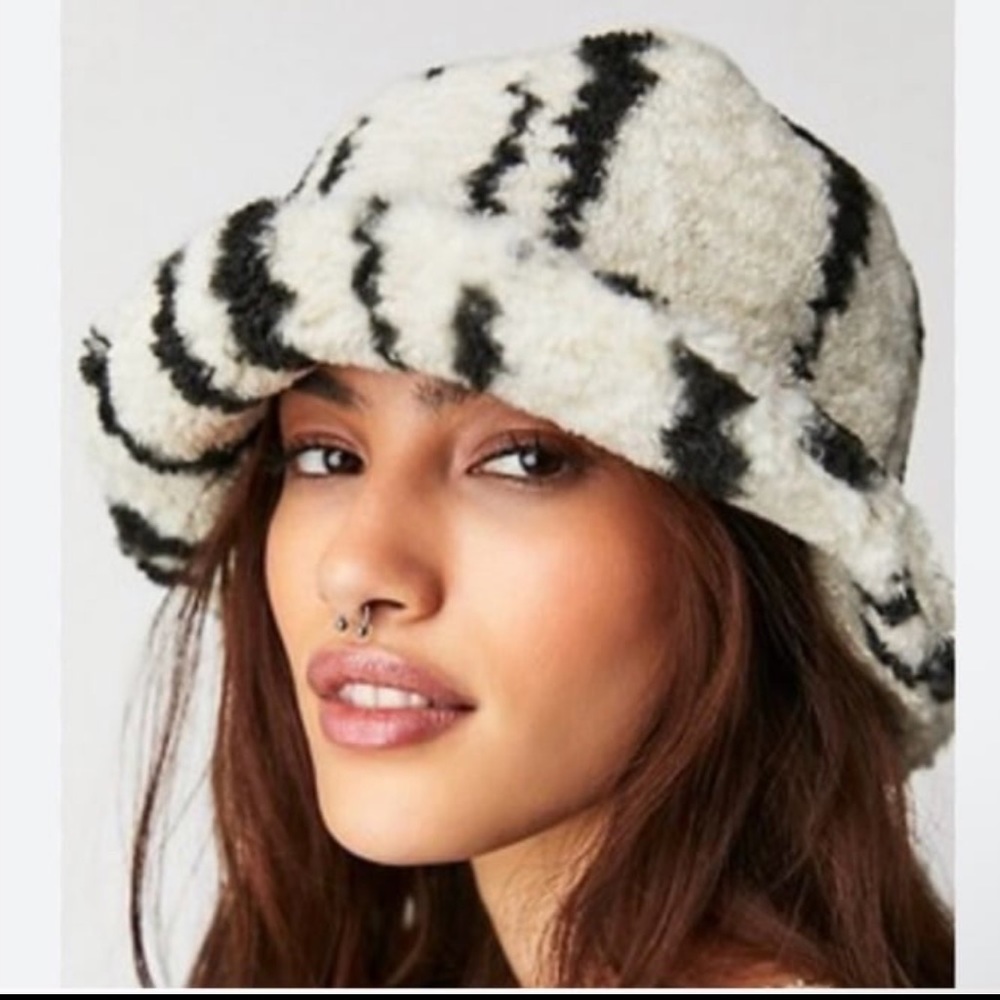Free People Black and Cream Faux Fur Bucket Hat - Picture 1 of 2